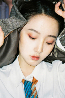 《漂亮的女邻居》在线观看